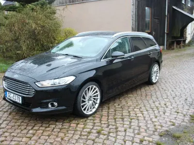 Usado Ford Mondeo Titanium 179 CV (131 kW) 2016 Negro Berlina