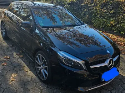 Gebraucht Mercedes A180 AMG line 109 PS (80 kW) 2015 Schwarz Limousine