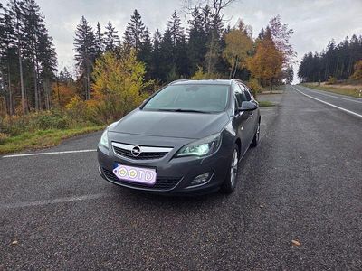 Braun Gebraucht 2011 Opel Astra Innovation Kombi | 4.000 € (Guter Preis)