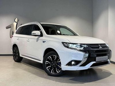 Gebraucht Mitsubishi Outlander P-HEV Plus 203 PS (149 kW) 2017 Weiß SUV