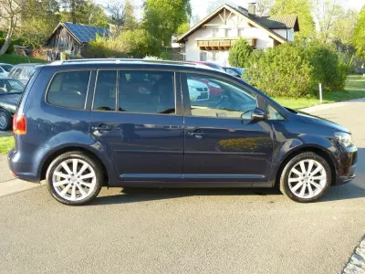 Second-hand VW Touran Comfortline 105 CP (77 kW) 2012 Albastru Monovolum