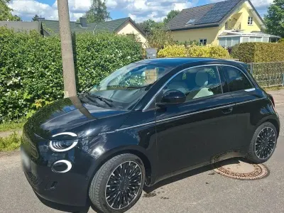 Gebraucht Fiat 500e La Prima 86 kW (118 PS) 2023 Schwarz Limousine