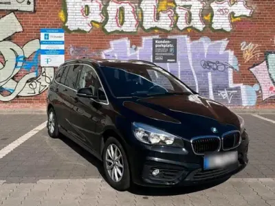 Gebraucht BMW 218 Gran Tourer 140 PS (102 kW) 2016 Schwarz Van / Kleinbus