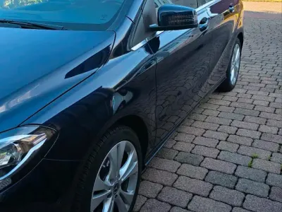 Gebraucht Mercedes 190 2018 Blau Limousine