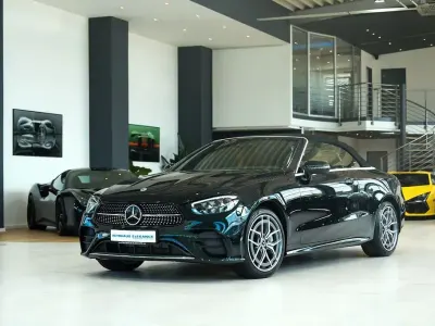 Gebraucht Mercedes E450 AMG line 367 PS (269 kW) 2023 Smaragdgruen  metalliclack Cabrio