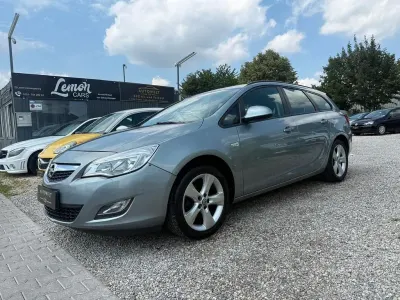 Gebraucht Opel Astra Edition 120 PS (88 kW) 2011 Silber Kombi