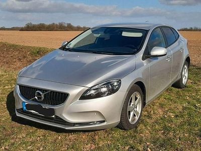 Gebraucht Volvo V40 Kinetic 120 PS (88 kW) 2018 Silber Limousine