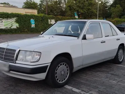 Gebraucht Mercedes 200 75 PS (55 kW) 1991 Weiß Limousine