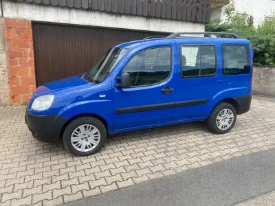 Gebraucht Fiat Doblò 84 PS (61 kW) 2009 Blau Van / Kleinbus