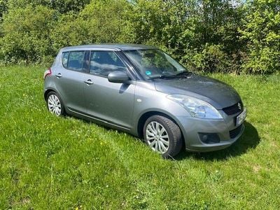 Usado Suzuki Swift Comfort 94 HP (69 kW) 2011 Prateado Citadino