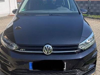 Second-hand VW Touran R-line 150 CP (110 kW) 2019 Negru Monovolum