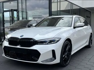 Gebraucht BMW 330e M Sport 292 PS (214 kW) 2024 Weiß Kombi