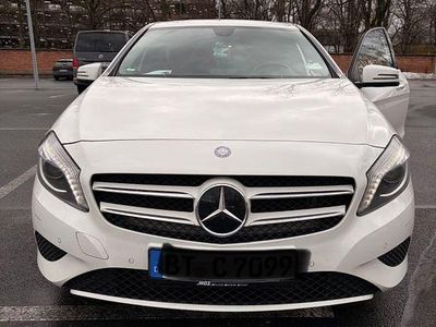 Second-hand Mercedes A180 Edition 122 CP (89 kW) 2013 Alb Berlinǎ