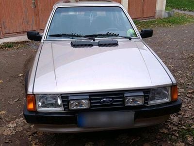 Gebraucht Ford Escort 69 PS (50 kW) 1984 Gold Limousine