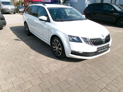 Gebraucht Skoda Octavia Ambition 150 PS (110 kW) 2017 Bila laser/laser white Kombi