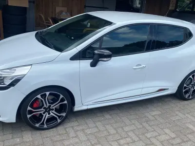 Gebraucht Renault Clio Trophy 220 PS (161 kW) 2016 Weiß Kleinwagen