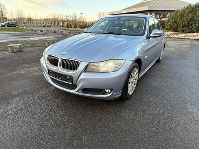 Gebraucht BMW 318 143 PS (105 kW) 2010 Blau Limousine