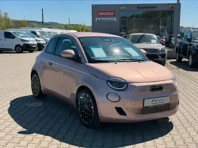Second-hand Fiat 500e La Prima 86 kW (118 CP) 2023 Auriu Hatchback