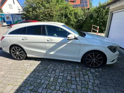 Gebraucht Mercedes CLA180 Shooting Brake Urban 122 PS (89 kW) 2015 Weiß Kombi
