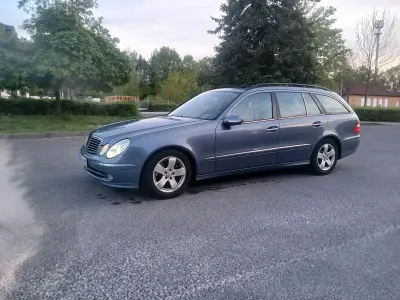 Gebraucht Mercedes E270 177 PS (130 kW) 2004 Blau Kombi