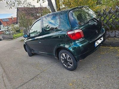 Usado Toyota Yaris 87 HP (63 kW) 2003 Verde Sedan