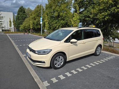 Beige Gebraucht 2024 VW Touran Van / Kleinbus | 31.500 € (Fairer Preis)