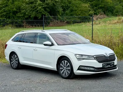 Gebraucht Skoda Superb Premium Edition 150 PS (110 kW) 2022 Weiß Limousine