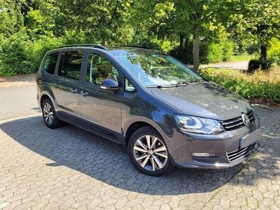Gebraucht VW Sharan Comfortline 150 PS (110 kW) 2020 Grau Van / Kleinbus