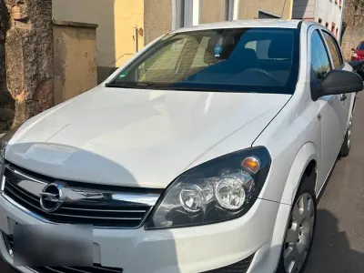 Gebraucht Opel Astra 90 PS (66 kW) 2009 Weiß Kleinwagen