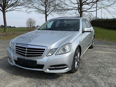 Usata Mercedes E220 Avantgarde 170 CV (125 kW) 2012 Argento Berlina
