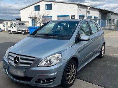 Gebraucht Mercedes B200 140 PS (102 kW) 2010 Blau Van / Kleinbus