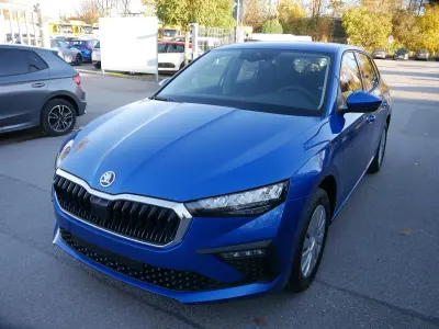 Neu Skoda Scala Selection 150 PS (110 kW) 2025 Raceblau metallic Kleinwagen