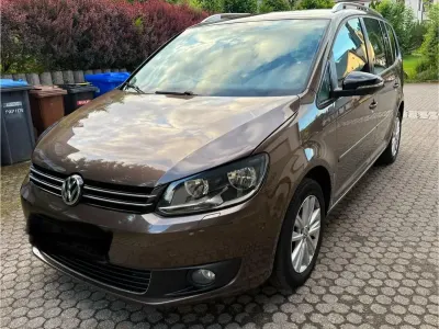 Gebraucht VW Touran Style 105 PS (77 kW) 2012 Braun Van / Kleinbus
