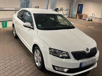 Gebraucht Skoda Octavia 150 PS (110 kW) 2016 Weiß Kleinwagen