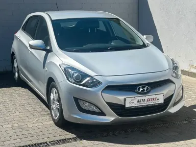 Gebraucht Hyundai i30 Classic 99 PS (72 kW) 2013 Silber Limousine