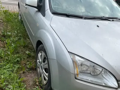 Gebraucht Ford Focus 100 PS (73 kW) 2007 Silber Kombi