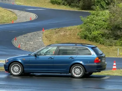 Używany BMW 325 192 KM (141 kW) 2002 Niebieski Kombi