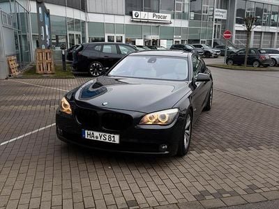 Grau Gebraucht 2010 BMW 740 Limousine | 13.800 € (Fairer Preis)