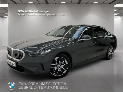 Gebraucht BMW 550e Sport Line 313 PS (230 kW) 2024 Grau Limousine