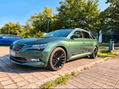 Gebraucht Skoda Superb LAURIN & KLEMENT 190 PS (139 kW) 2019 Grün Kombi