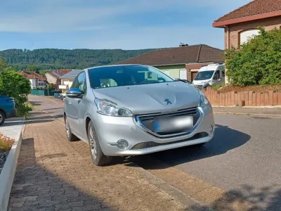 Gebraucht Peugeot 208 120 PS (88 kW) 2014 Silber Kleinwagen