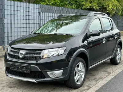 Używany Dacia Sandero Stepway Ambiance 90 KM (66 kW) 2013 Czarny Sedan/Limuzyna