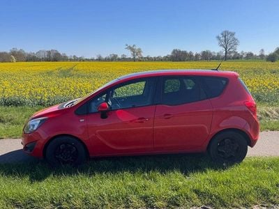 Usado Opel Meriva Color Edition 101 HP (74 kW) 2012 Vermelho Monovolume