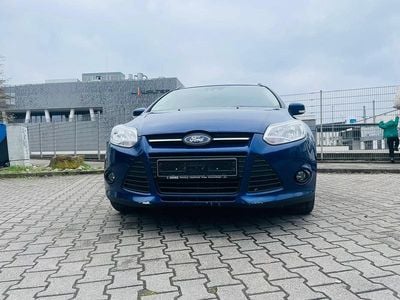 Gebraucht Ford Focus 105 PS (77 kW) 2014 Blau Kombi