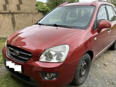 Używany Kia Carens 144 KM (105 kW) 2008 Czerwony Minivan