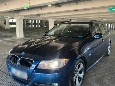 Gebraucht BMW 320 163 PS (119 kW) 2011 Blau Kombi