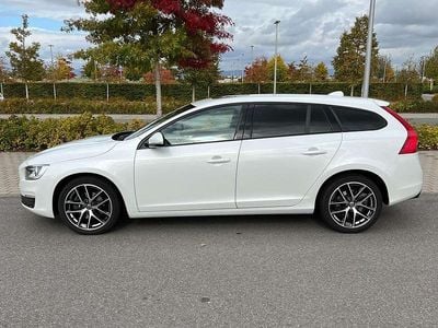 Gebraucht Volvo V60 150 PS (110 kW) 2016 Weiß Kombi