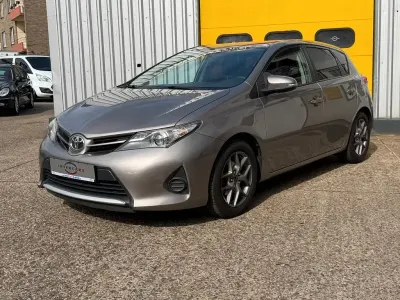 Gebraucht Toyota Auris Cool 99 PS (72 kW) 2013 Grau Limousine