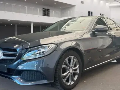 Gebraucht Mercedes C180 156 PS (114 kW) 2015 Grau Limousine