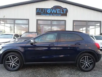 Gebraucht Mercedes GLA200 156 PS (114 kW) 2016 Blau SUV